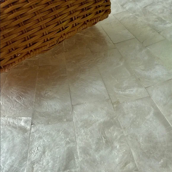 🌴 Lilly Pulitzer Elegant Tan Woven Basket Clutch with Blue Interior Brand New - Picture 6 of 7